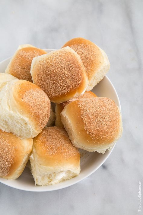 Filipino-Breakfast-Pandesal